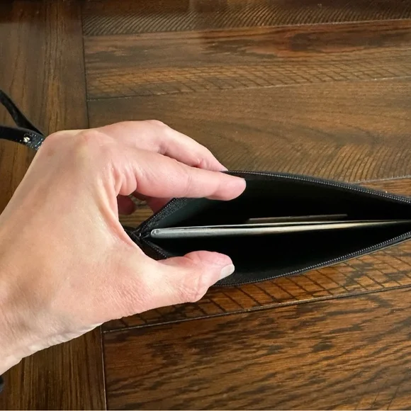 Brand New Mini Wallet - Picture 2 of 3